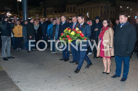 Złożenie wieńca przez Rafała Trzaskowskiego pod pomnikiem Stefana Starzyńskiego w Warszawie