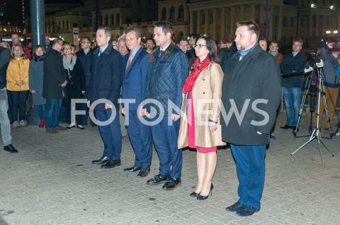  19.10.2018 WARSZAWA<br />ZLOZENIE WIENCA PRZEZ RAFALA TRZASKOWSKIEGO POD POMNIKIEM STEFANA STARZYNSKIEGO<br />N/Z RAFAL TRZASKOWSKI KAMILA GASIUK PIHOWICZ MARCIN KIERWINSKI ANDRZEJ HALICKI CEZARY TOMCZYK<br /> 