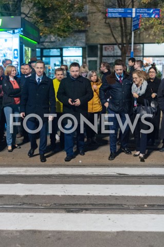  19.10.2018 WARSZAWA<br />ZLOZENIE WIENCA PRZEZ RAFALA TRZASKOWSKIEGO POD POMNIKIEM STEFANA STARZYNSKIEGO<br />N/Z RAFAL TRZASKOWSKI CEZARY TOMCZYK MARCIN KIERWINSKI<br /> 