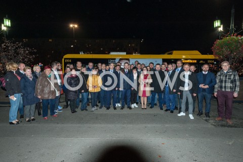  19.10.2018 WARSZAWA<br />ZLOZENIE WIENCA PRZEZ RAFALA TRZASKOWSKIEGO POD POMNIKIEM STEFANA STARZYNSKIEGO<br />N/Z RAFAL TRZASKOWSKI KAMILA GASIUK PIHOWICZ MARCIN KIERWINSKI ANDRZEJ HALICKI CEZARY TOMCZYK<br /> 