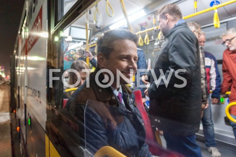  19.10.2018 WARSZAWA<br />ZLOZENIE WIENCA PRZEZ RAFALA TRZASKOWSKIEGO POD POMNIKIEM STEFANA STARZYNSKIEGO<br />N/Z RAFAL TRZASKOWSKI<br /> 