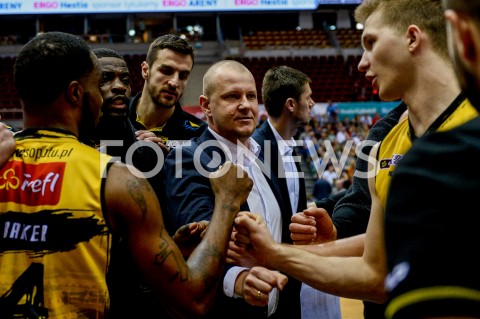  20.10.2018 GDANSK<br />
KOSZYKOWKA - ENERGA BASKET LIGA SEZON 2018/2019<br />
MECZ TREFL SOPOT - ANWIL WLOCLAWEK<br />
N/Z MARCIN KLOZINSKI Z ZAWODNIKAMI PODCZAS PRZERWY<br />
 