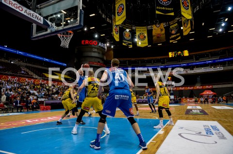  20.10.2018 GDANSK<br />
KOSZYKOWKA - ENERGA BASKET LIGA SEZON 2018/2019<br />
MECZ TREFL SOPOT - ANWIL WLOCLAWEK<br />
N/Z PIOTR SMIGIELSKI PAWEL LEONCZYK JAKUB PARZENSKI LUKASZ KOLENDA<br />
 