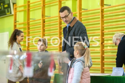  21.10.2018 WARSZAWA<br />PREMIER MATEUSZ MORAWIECKI Z RODZINA GLOSUJE<br />N/Z MATEUSZ MORAWIECKI Z RODZINA<br /> 