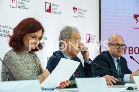  21.10.2018 WARSZAWA<br />KONFERENCJA PANSTWOWEJ KOMISJI WYBORCZEJ<br />N/Z MAGDALENA PIETRZAK WOJCIECH HERMELINSKI WIESLAW BLUS<br /> 
