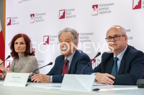  21.10.2018 WARSZAWA<br />KONFERENCJA PANSTWOWEJ KOMISJI WYBORCZEJ<br />N/Z MAGDALENA PIETRZAK WOJCIECH HERMELINSKI WIESLAW BLUS<br /> 