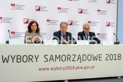  21.10.2018 WARSZAWA<br />KONFERENCJA PANSTWOWEJ KOMISJI WYBORCZEJ<br />N/Z MAGDALENA PIETRZAK WOJCIECH HERMELINSKI WIESLAW BLUS<br /> 