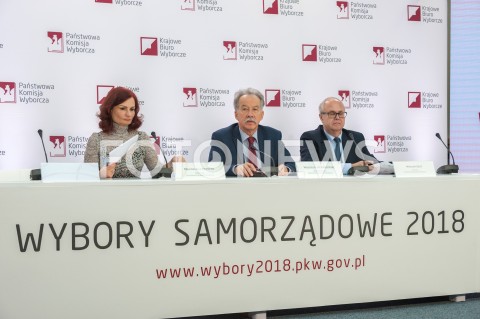  21.10.2018 WARSZAWA<br />KONFERENCJA PANSTWOWEJ KOMISJI WYBORCZEJ<br />N/Z MAGDALENA PIETRZAK WOJCIECH HERMELINSKI WIESLAW BLUS<br /> 