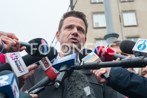  22.10.2018 WARSZAWA<br />PREZYDENT ELEKT RAFAL TRASKOWSKI ROZDAJE PACZKI I KAWE<br />N/Z RAFAL TRZASKOWSKI<br /> 