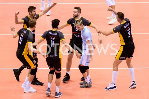  24.10.2018 GDANSK<br />
SIATKOWKA - FINAL SUPERPUCHARU POLSKI 2018<br />
MECZ TREFL GDANSK - PGE SKRA BELCHATOW<br />
N/Z ARTUR SZALPUK MILAD EBADIPOUR GRZEGORZ LOMACZ KACPER PIECHOCKI MARIUSZ WLAZLY RADOSC EMOCJE<br />
 