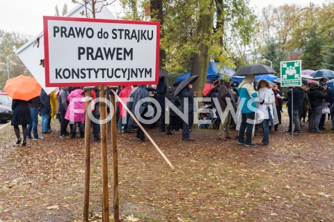 Kolejny dzień strajku pracowników PLL LOT w Warszawie