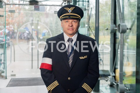  25.10.2018 WARSZAWA<br />KOLEJNY DZIEN STRAJKU PILOTOW I PERSONELU POKLADOWEGO POLSKICH LINII LOTNICZYCH LOT<br />N/Z UCZESTNICY WYDARZENIA MANIFESTANCI KAPITAN PILOT<br /> 