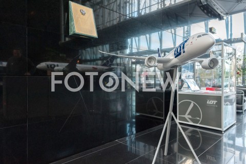  25.10.2018 WARSZAWA<br />KOLEJNY DZIEN STRAJKU PILOTOW I PERSONELU POKLADOWEGO POLSKICH LINII LOTNICZYCH LOT<br />N/Z SAMOLOT HALL BUDYNKU<br /> 