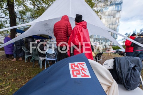  25.10.2018 WARSZAWA<br />KOLEJNY DZIEN STRAJKU PILOTOW I PERSONELU POKLADOWEGO POLSKICH LINII LOTNICZYCH LOT<br />N/Z UCZESTNICY WYDARZENIA MANIFESTANCI OPZZ<br /> 