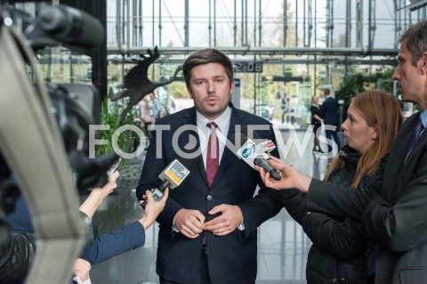  26.10.2018 WARSZAWA<br />DZIEWIATY DZIEN STRAJKU PRACOWNIKOW PLL LOT<br />N/Z ADRIAN KUBICKI RZECZNIK PLL LOT<br /> 