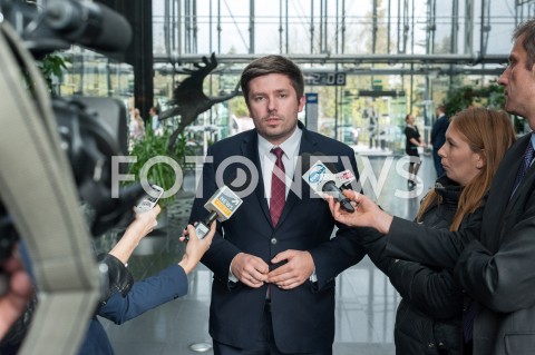  26.10.2018 WARSZAWA<br />DZIEWIATY DZIEN STRAJKU PRACOWNIKOW PLL LOT<br />N/Z ADRIAN KUBICKI RZECZNIK PLL LOT<br /> 