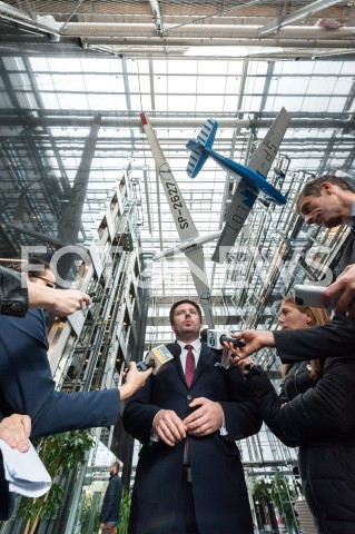  26.10.2018 WARSZAWA<br />DZIEWIATY DZIEN STRAJKU PRACOWNIKOW PLL LOT<br />N/Z ADRIAN KUBICKI RZECZNIK PLL LOT<br /> 