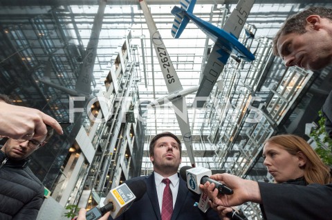  26.10.2018 WARSZAWA<br />DZIEWIATY DZIEN STRAJKU PRACOWNIKOW PLL LOT<br />N/Z ADRIAN KUBICKI RZECZNIK PLL LOT<br /> 