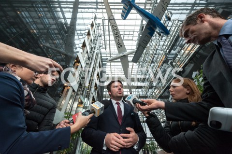  26.10.2018 WARSZAWA<br />DZIEWIATY DZIEN STRAJKU PRACOWNIKOW PLL LOT<br />N/Z ADRIAN KUBICKI RZECZNIK PLL LOT<br /> 