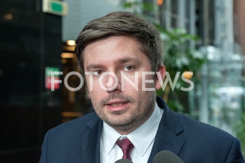  26.10.2018 WARSZAWA<br />DZIEWIATY DZIEN STRAJKU PRACOWNIKOW PLL LOT<br />N/Z ADRIAN KUBICKI RZECZNIK PLL LOT<br /> 