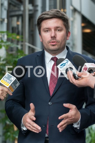  26.10.2018 WARSZAWA<br />DZIEWIATY DZIEN STRAJKU PRACOWNIKOW PLL LOT<br />N/Z ADRIAN KUBICKI RZECZNIK PLL LOT<br /> 