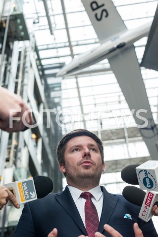  26.10.2018 WARSZAWA<br />DZIEWIATY DZIEN STRAJKU PRACOWNIKOW PLL LOT<br />N/Z ADRIAN KUBICKI RZECZNIK PLL LOT<br /> 