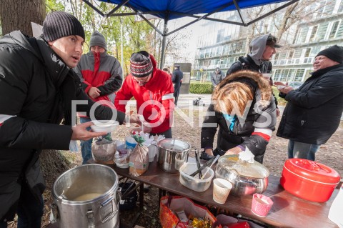  26.10.2018 WARSZAWA<br />DZIEWIATY DZIEN STRAJKU PRACOWNIKOW PLL LOT<br />N/Z UCZESTNICY WYDARZENIA KUCHNIA POSILEK<br /> 