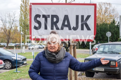  26.10.2018 WARSZAWA<br />DZIEWIATY DZIEN STRAJKU PRACOWNIKOW PLL LOT<br />N/Z MONIKA ZELAZIK PRZEWODNICZACA ZWIAZKU ZAWODOWEGO PERSONELU POKLADOWEGO I LOTNICZEGO<br /> 