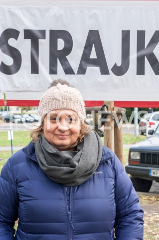  26.10.2018 WARSZAWA<br />DZIEWIATY DZIEN STRAJKU PRACOWNIKOW PLL LOT<br />N/Z MONIKA ZELAZIK PRZEWODNICZACA ZWIAZKU ZAWODOWEGO PERSONELU POKLADOWEGO I LOTNICZEGO<br /> 
