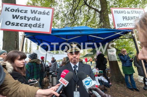  26.10.2018 WARSZAWA<br />DZIEWIATY DZIEN STRAJKU PRACOWNIKOW PLL LOT<br />N/Z IRENEUSZ DEBSKI KAPITAN PILOT<br /> 