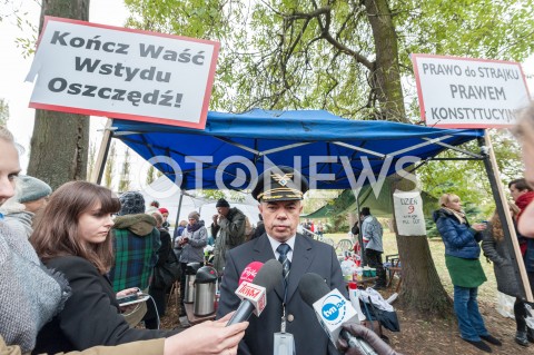  26.10.2018 WARSZAWA<br />DZIEWIATY DZIEN STRAJKU PRACOWNIKOW PLL LOT<br />N/Z IRENEUSZ DEBSKI KAPITAN PILOT<br /> 