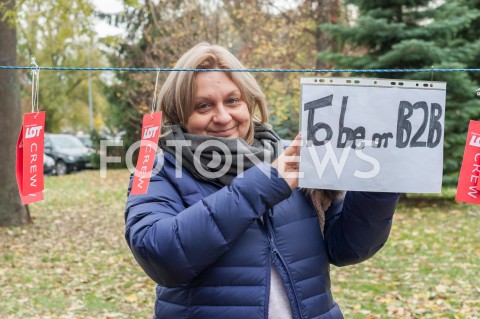  26.10.2018 WARSZAWA<br />DZIEWIATY DZIEN STRAJKU PRACOWNIKOW PLL LOT<br />N/Z MONIKA ZELAZIK PRZEWODNICZACA ZWIAZKU ZAWODOWEGO PERSONELU POKLADOWEGO I LOTNICZEGO<br /> 
