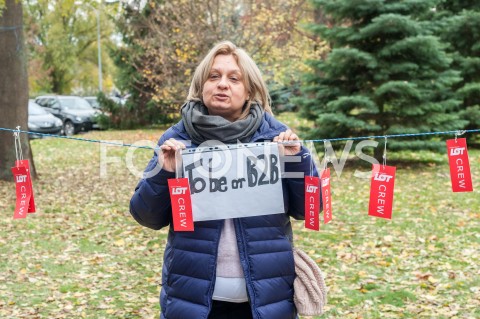  26.10.2018 WARSZAWA<br />DZIEWIATY DZIEN STRAJKU PRACOWNIKOW PLL LOT<br />N/Z MONIKA ZELAZIK PRZEWODNICZACA ZWIAZKU ZAWODOWEGO PERSONELU POKLADOWEGO I LOTNICZEGO<br /> 