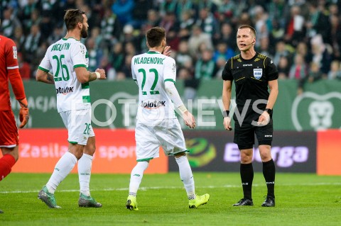  27.10.2018 GDANSK<br />
PILKA NOZNA - EKSTRAKLASA SEZON 2018/2019<br />
MECZ LECHIA GDANSK - ARKA GDYNIA<br />
N/Z BARTOSZ FRANKOWSKI FILIP MLADENOVIC BLAZEJ AUGUSTYN<br />
 