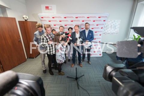  29.10.2018 WARSZAWA<br />BRIEFING PRASOWY SLD NA TEMAT DEMENTI O WSPOLPRACY KOALICJI Z PIS<br />N/Z WLODZIMIERZ CZARZASTY ANNA MARIA ZUKOWSKA<br /> 