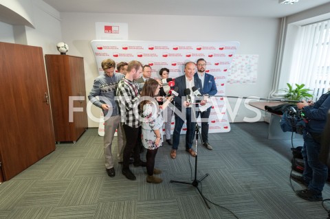  29.10.2018 WARSZAWA<br />BRIEFING PRASOWY SLD NA TEMAT DEMENTI O WSPOLPRACY KOALICJI Z PIS<br />N/Z WLODZIMIERZ CZARZASTY ANNA MARIA ZUKOWSKA<br /> 