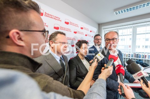  29.10.2018 WARSZAWA<br />BRIEFING PRASOWY SLD NA TEMAT DEMENTI O WSPOLPRACY KOALICJI Z PIS<br />N/Z WLODZIMIERZ CZARZASTY ANNA MARIA ZUKOWSKA<br /> 