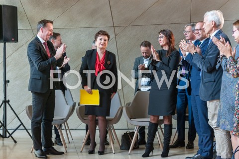  30.10.2018 WARSZAWA<br />PODSUMOWANIE TRZECH KADENCJI RZADOW HANNY GRONKIEWICZ WALTZ<br />N/Z HANNA GRONKIEWICZ WALTZ WITOLD PAHL RENATA KAZNOWSKA MICHAL OLSZEWSKI MICHAL SZCZERBA MARCIN SWIECICKI<br /> 