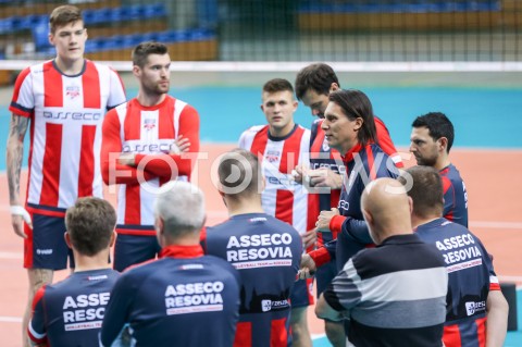  30.10.2018 RZESZOW <br />
SIATKOWKA <br />
PIERWSZY TRENING NOWEGO TRENERA ASSECO RESOVII RZESZOW GHEORGHE CRETU <br />
N/Z GHEORGHE CRETU - I TRENER ( HEAD COACH ) <br />
 