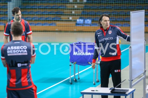  30.10.2018 RZESZOW <br />
SIATKOWKA <br />
PIERWSZY TRENING NOWEGO TRENERA ASSECO RESOVII RZESZOW GHEORGHE CRETU <br />
N/Z GHEORGHE CRETU - I TRENER ( HEAD COACH ) <br />
 