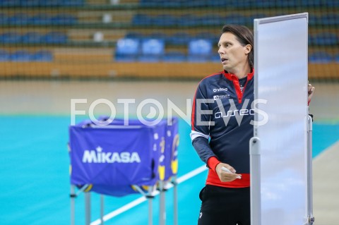  30.10.2018 RZESZOW <br />
SIATKOWKA <br />
PIERWSZY TRENING NOWEGO TRENERA ASSECO RESOVII RZESZOW GHEORGHE CRETU <br />
N/Z GHEORGHE CRETU - I TRENER ( HEAD COACH ) <br />
 