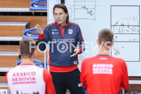  30.10.2018 RZESZOW <br />
SIATKOWKA <br />
PIERWSZY TRENING NOWEGO TRENERA ASSECO RESOVII RZESZOW GHEORGHE CRETU <br />
N/Z GHEORGHE CRETU - I TRENER ( HEAD COACH ) <br />
 