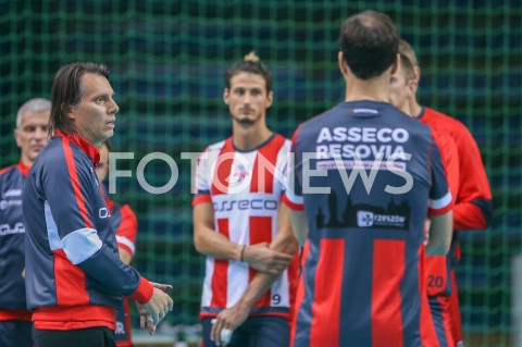  30.10.2018 RZESZOW <br />
SIATKOWKA <br />
PIERWSZY TRENING NOWEGO TRENERA ASSECO RESOVII RZESZOW GHEORGHE CRETU <br />
N/Z GHEORGHE CRETU - I TRENER ( HEAD COACH ) <br />
 