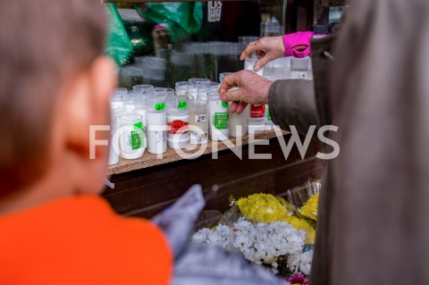  01.11.2018 GDANSK<br />DZIEN WSZYSTKICH SWIETYCH W GDANSKU<br />N/Z ZNICZ ZNICZE WKLADY DO ZNICZY NA STOISKU<br /> 