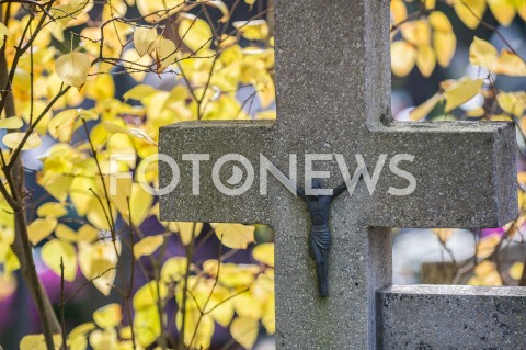  01.11.2018 GDANSK<br />DZIEN WSZYSTKICH SWIETYCH W GDANSKU<br />N/Z NAGROBEK KRZYZ<br /> 