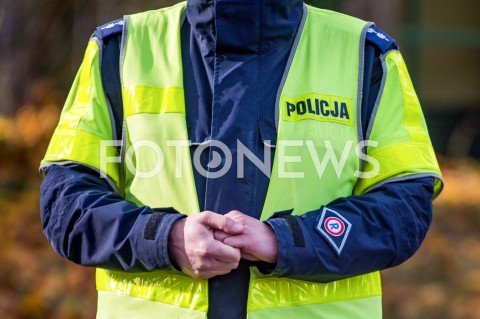  01.11.2018 GDANSK<br />DZIEN WSZYSTKICH SWIETYCH W GDANSKU<br />N/Z POLICJA POLICJANT DROGOWKI ILUSTRACJA<br /> 