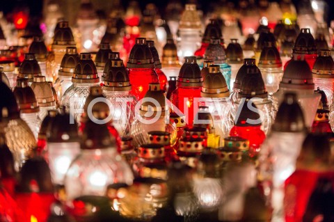  01.11.2018 GDANSK<br />DZIEN WSZYSTKICH SWIETYCH W GDANSKU<br />N/Z ZNICZE ZNICZ ILUSTRACJA<br /> 