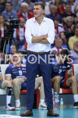  11.11.2018 RZESZOW <br />SIATKOWKA PLUS LIGA 2018/2019 MEN VOLLEYBALL POLAND POLISH PLUSLIGA LEAGUE SEASON 2018/2019 <br />MECZ ASSECO RESOVIA RZESZOW - ZAKSA KEDZIERZYN KOZLE<br />N/Z ANDREA GARDINI - I TRENER ( HEAD COACH ) SYLWETKA <br /> 