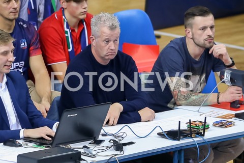  11.11.2018 RZESZOW <br />SIATKOWKA PLUS LIGA 2018/2019 MEN VOLLEYBALL POLAND POLISH PLUSLIGA LEAGUE SEASON 2018/2019 <br />MECZ ASSECO RESOVIA RZESZOW - ZAKSA KEDZIERZYN KOZLE<br />N/Z VITAL HEYNEN ( TRENER REPREZENTACJI POLSKI ) CZEKOLADKI NA STOLE<br /> 