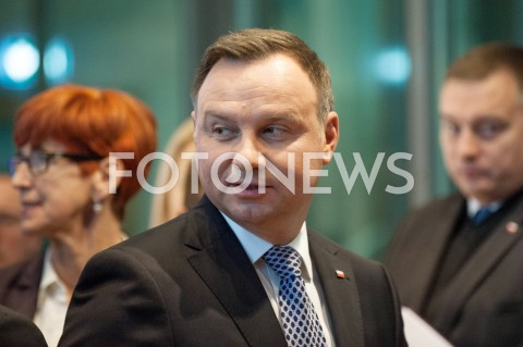  19.11.2018 WARSZAWA<br />PODPISANIE USTAWY O PRACOWNICZYCH PLANACH KAPITALOWYCH W BUDYNKU GIELDY PAPIEROW WARTOSCIOWYCH<br />N/Z PREZYDENT ANDRZEJ DUDA ELZBIETA RAFALSKA<br /> 